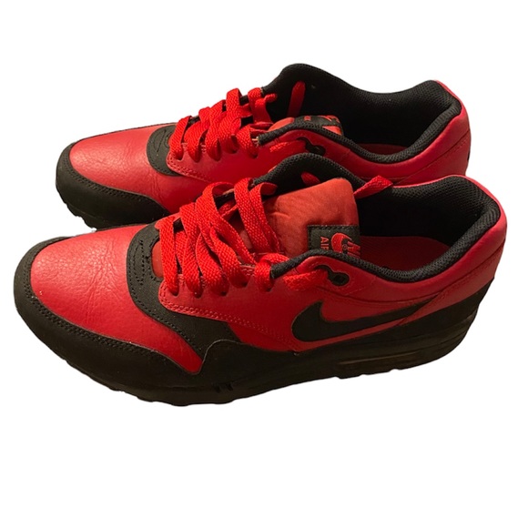 Nike Air Max, men 8, red & black, excellent used condition, worn once, $160 - Picture 3 of 7